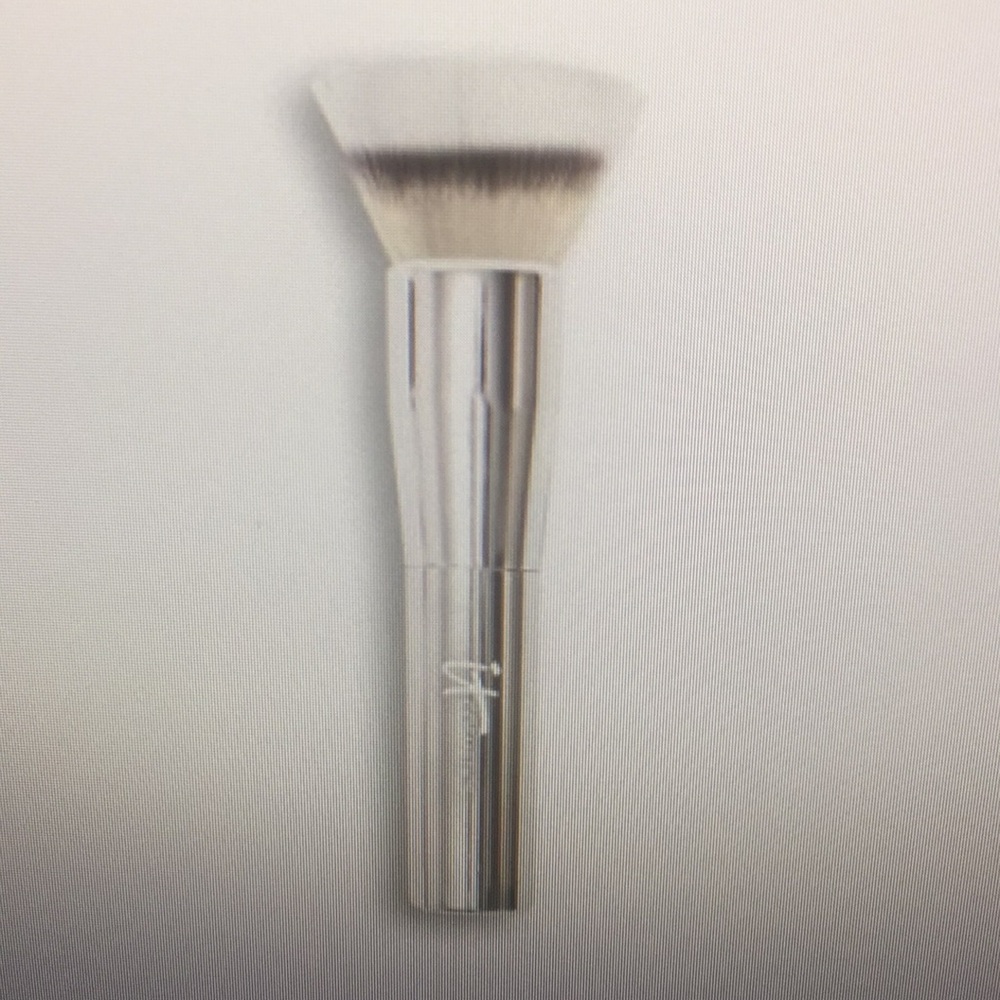 New in box!  IT Heavenly Luxe Double Airbrush
